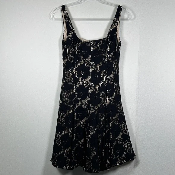 Maggy London Black Nude Floral Lace Fit & Flare Mini Dress Women’s 6 - Picture 2 of 8